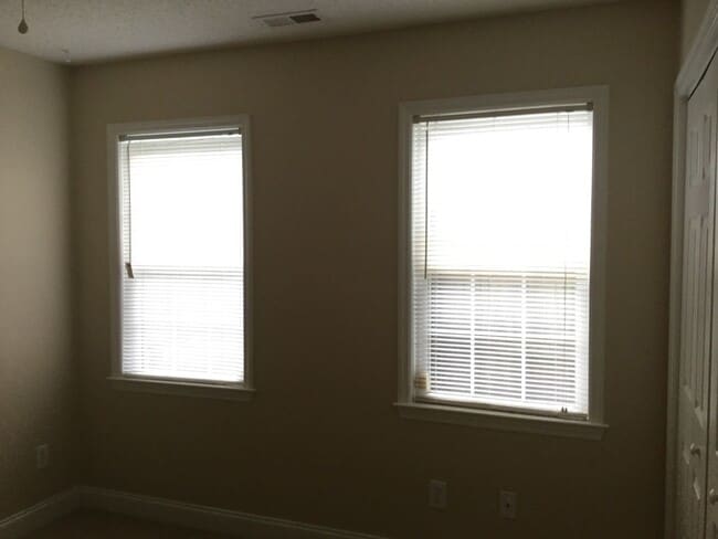 Building Photo - Centrally Located Home in New Bern-3 Bedroom With FROG