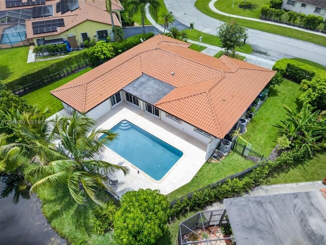 Building Photo - 16641 Royal Poinciana Dr