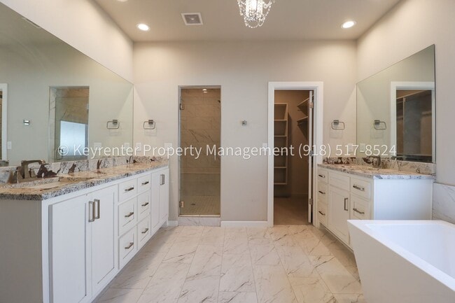 Building Photo - COMING SOON! Marvelous and Modern 3 Bed/ 3.5 Bath Home in South Broken Arrow!