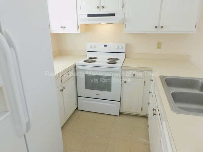 Building Photo - 905 Tipperary Dr