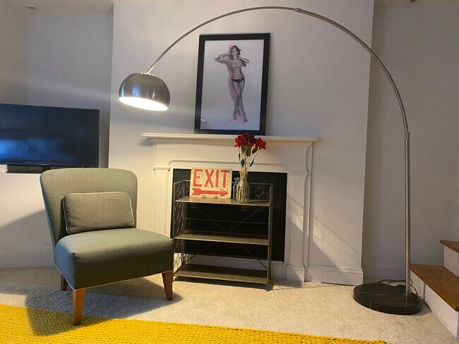 Building Photo - 1720 Bolton St