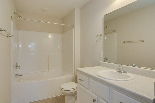 Building Photo - 491 Amesbury Dr