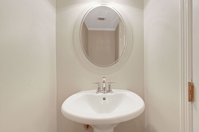 Building Photo - Knollwood Estates