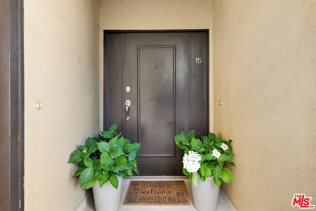 Building Photo - 11789 Montana Ave