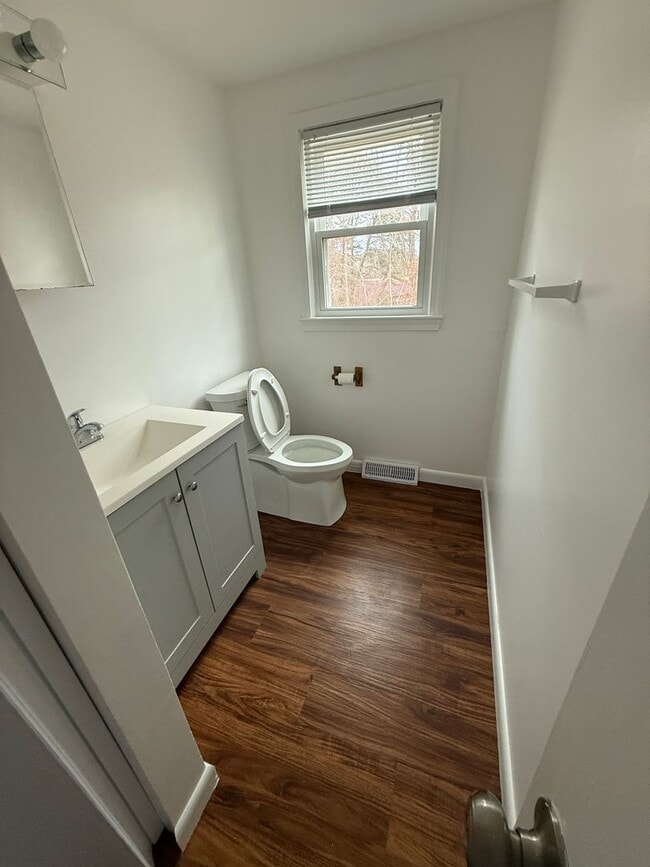 Building Photo - 136-138 West Yarmouth Road