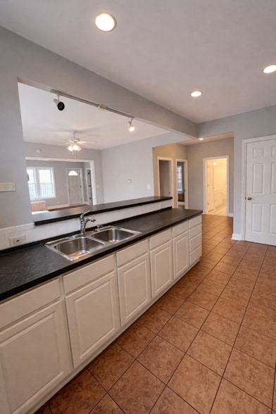 Building Photo - 3716 N Cicero Ave