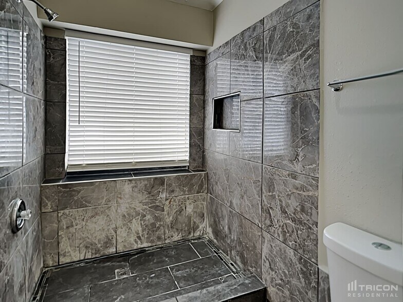 Building Photo - 8711 Croteau Dr
