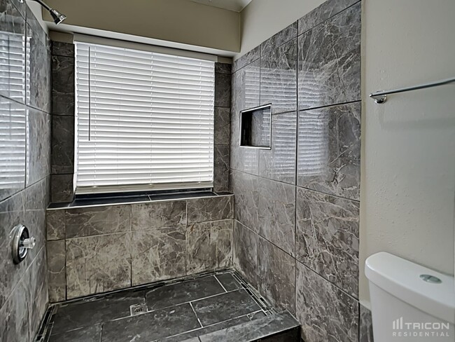 Building Photo - 8711 Croteau Dr