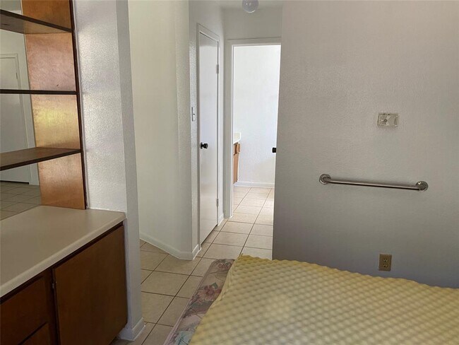 Building Photo - 7901 Cambridge St