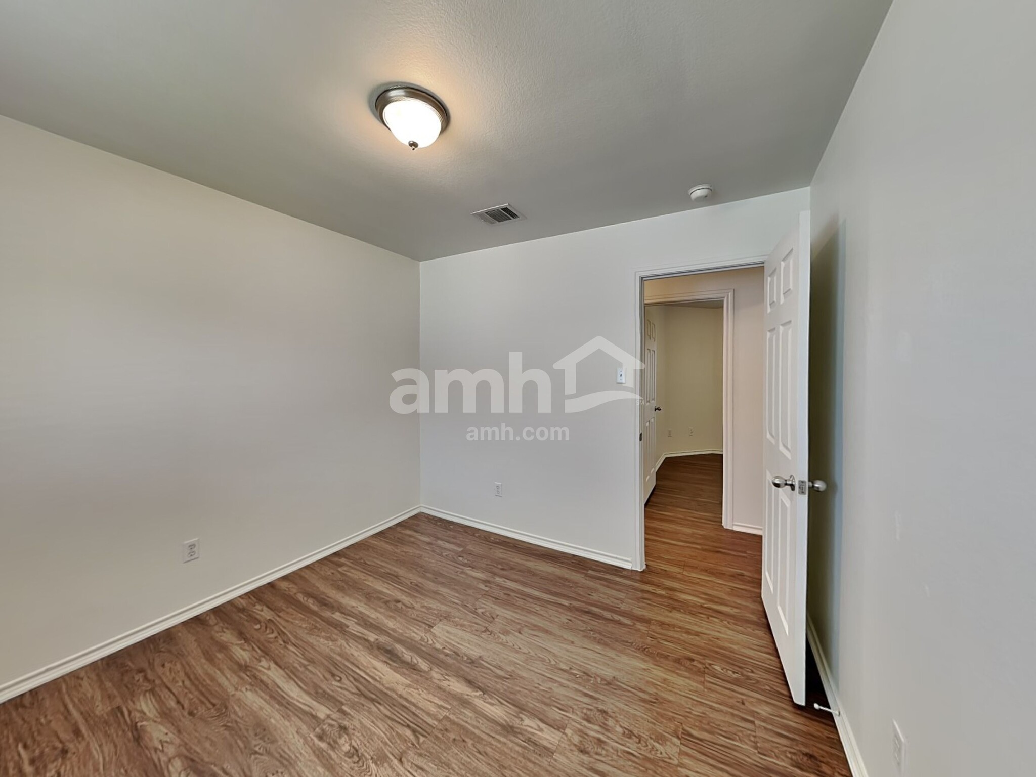 Building Photo - 100 Meadow Lark Ln
