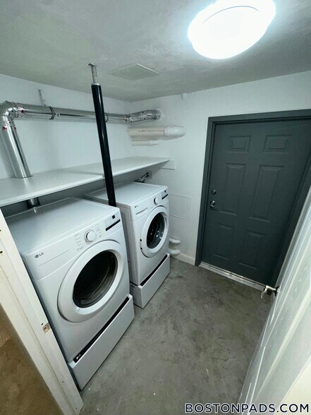 Building Photo - 26 Hazelwood St