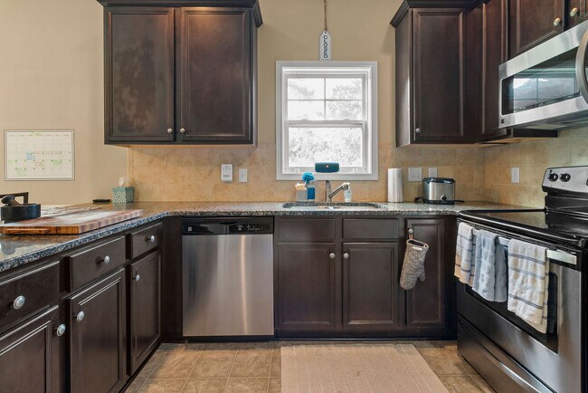 Building Photo - 209 Admiral Ct