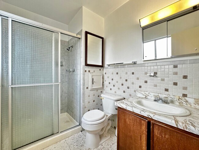 Building Photo - 4 Bedrooms, 3 Bath Home in Northwest Reno