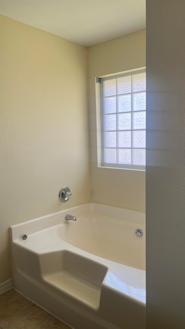 Building Photo - 2154 Castle Grove Dr