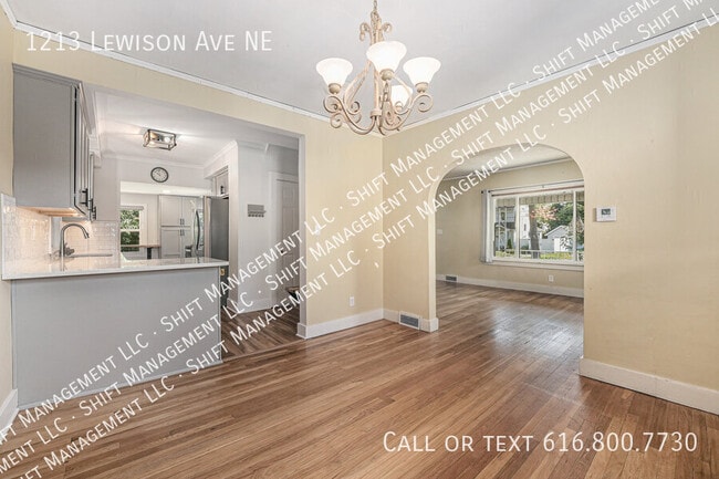 Building Photo - 1213 Lewison Ave NE