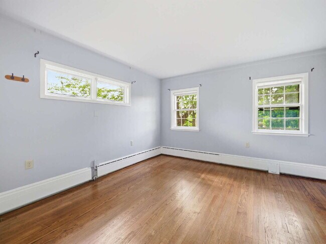 Building Photo - Charming 2-Bedroom, 1-Bath First-Floor Residence in a Beautifully Renovated Historic Home