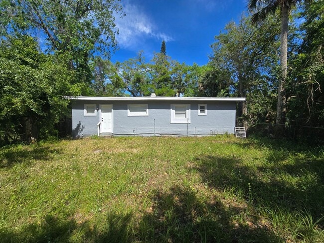 Building Photo - Updated 3 bedroom, 1.5 bath home