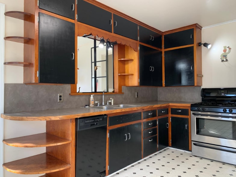 Building Photo - 533 E 9th St