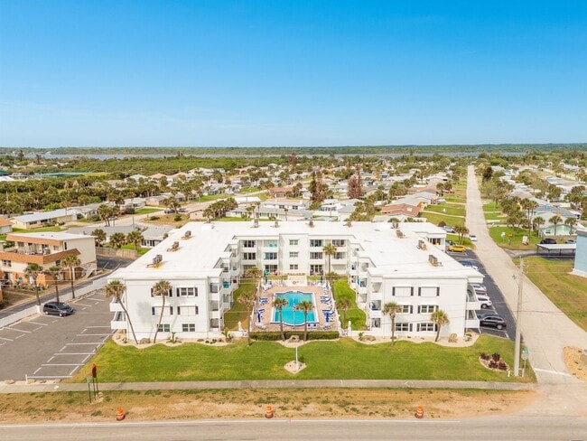 Building Photo - 1st Floor Oceanfront Condo