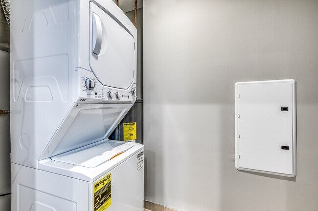 Building Photo - 330 Cambridge St