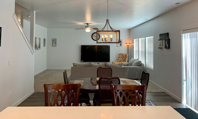 Building Photo - 4 bedrooms upstairs PLUS an OFFICE on the ...