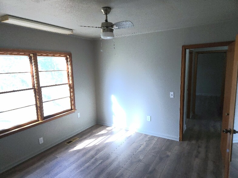 Building Photo - 1305 Edna Pl