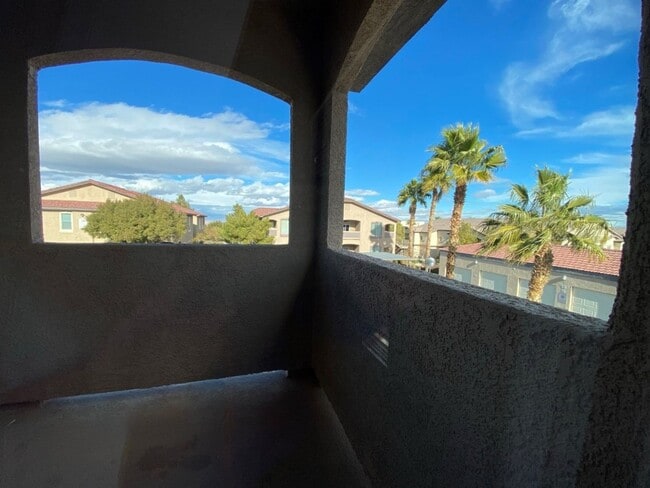 Building Photo - 2 BED / 2 BATH CONDO ON HORIZON RIDGE