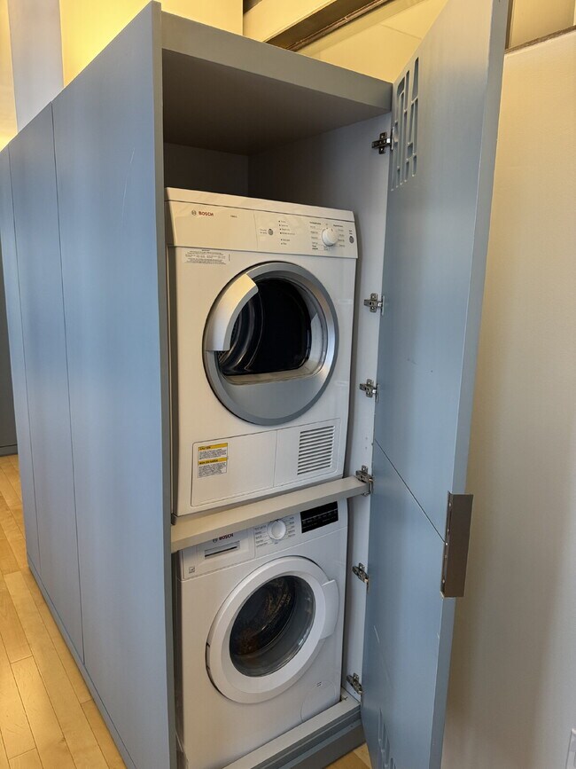 Building Photo - Penthouse Unit with amazing light at The Hayden Building