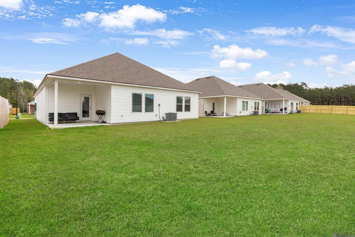 Building Photo - 12822 Sweetleaf Ave