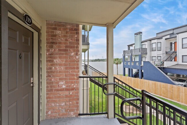 Building Photo - 18800 Egret Bay Blvd