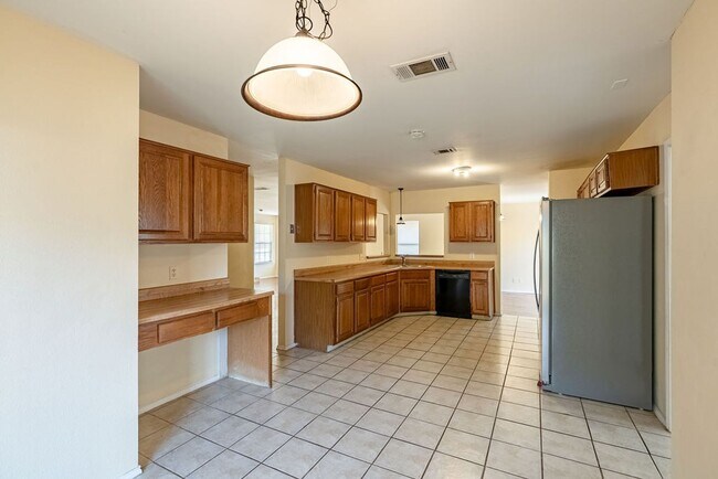 Building Photo - 2403 Monarch Dr