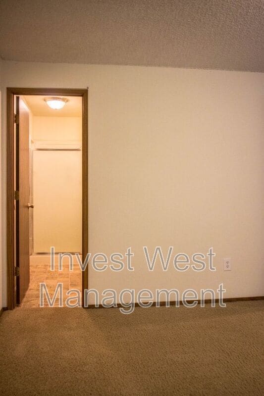 Building Photo - 408 NE 105th St