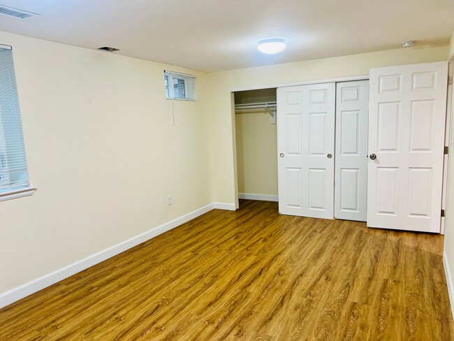 Building Photo - 3 Bed-1 Bathroom Available in Anshutz Medical Center Area - Duplex lower unit