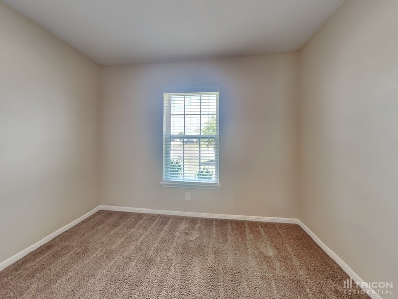Building Photo - 524 Red Dusk Paint Dr