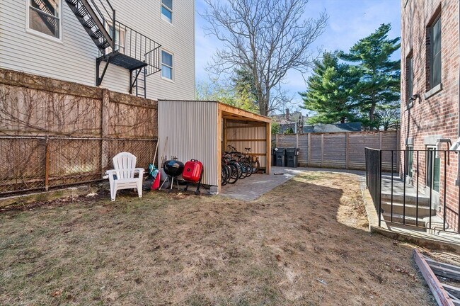 Building Photo - 178 Elm St