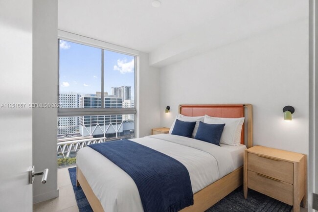 Building Photo - 11 NE 6th St