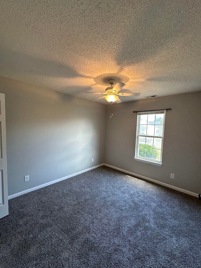 Building Photo - 1001 Windgate Dr