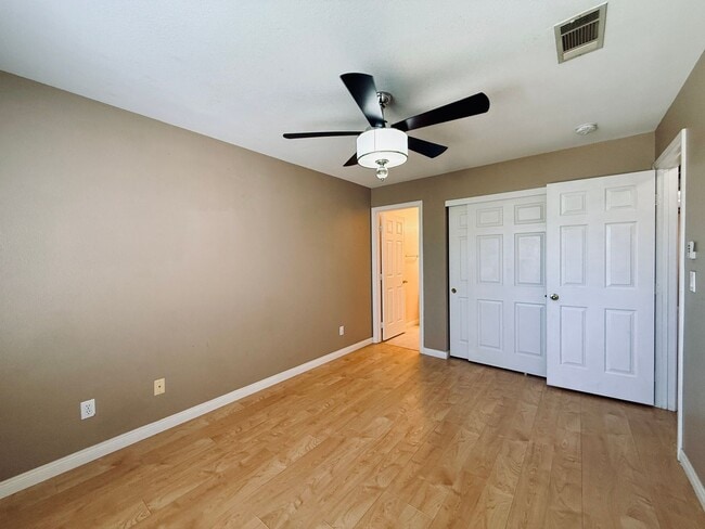 Building Photo - BEAUTIFUL 2 STORY TOWNHOME LOCATED IN THE SOUTHWEST!