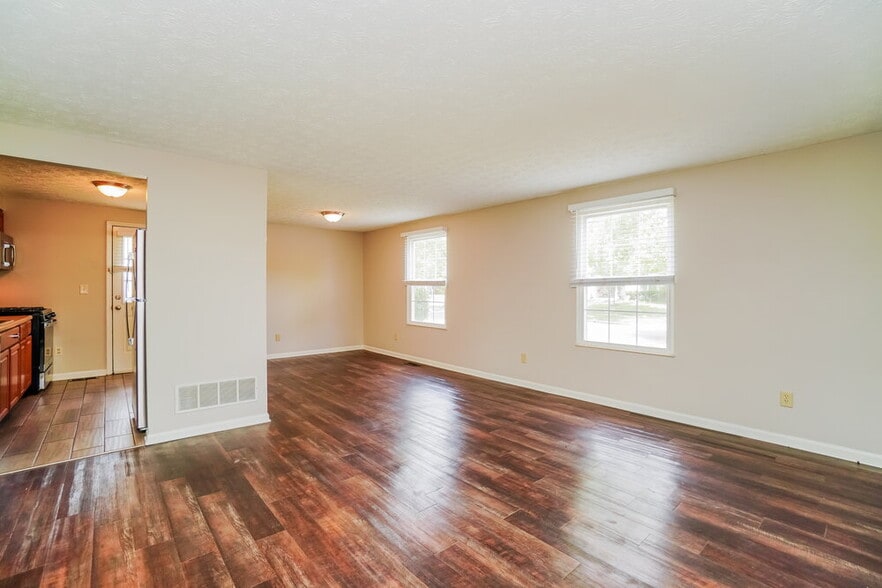 Building Photo - 4585 Marilyn St