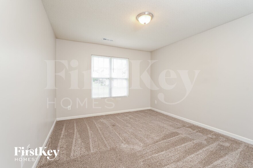 Building Photo - 2402 Lannigan Dr