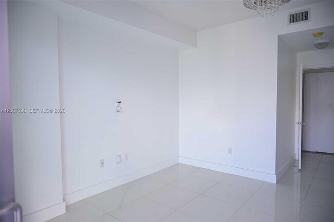 Building Photo - 1111 SW 1st Ave