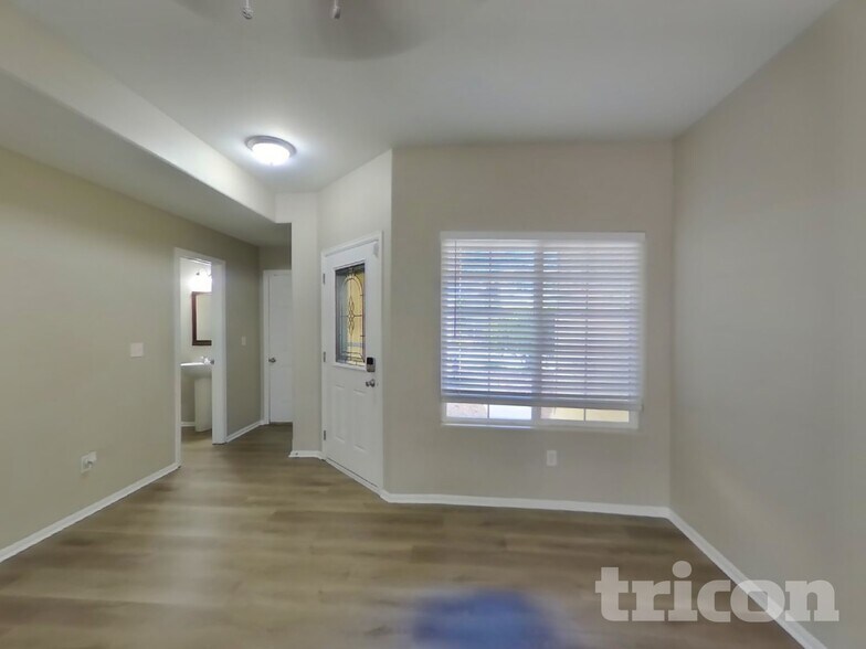 Building Photo - 652 Hailey Glenn View