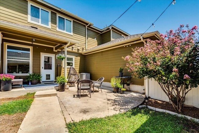 Building Photo - 712 Lost Pines Ln