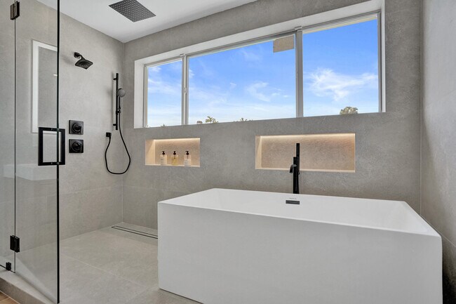 Building Photo - 885 Nafa Dr