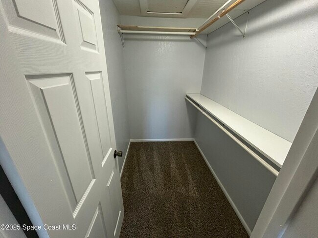 Building Photo - 2101 Forest Knoll Dr NE