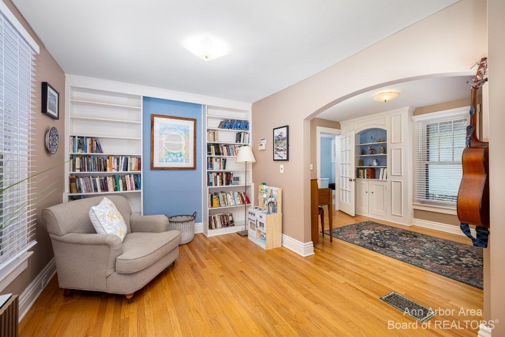 Living room - 413 5th St