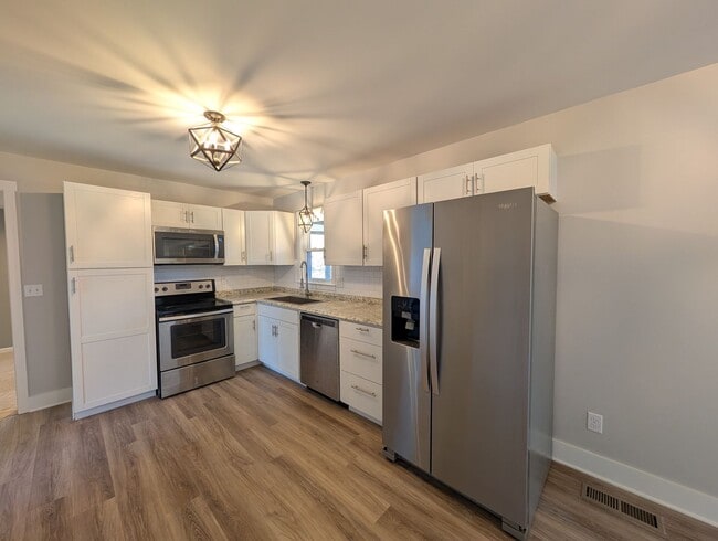 Building Photo - Fletcher Rental! Newly Renovated