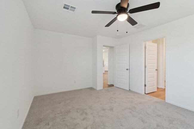 Building Photo - Edmond Rental