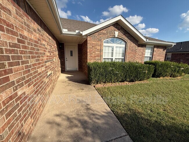 Building Photo - 420 Spicewood Trail