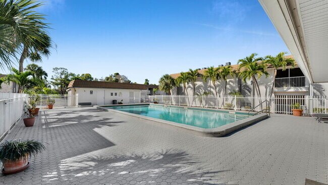 Building Photo - 1830 Maravilla Ave